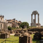 El Foro de Roma, donde nacieron tantos usos y costumbres, hoy todavía vivos.