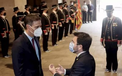 NUEVOS, PERO NO TAN EXTRAÑOS COMPAÑEROS DE CAMA