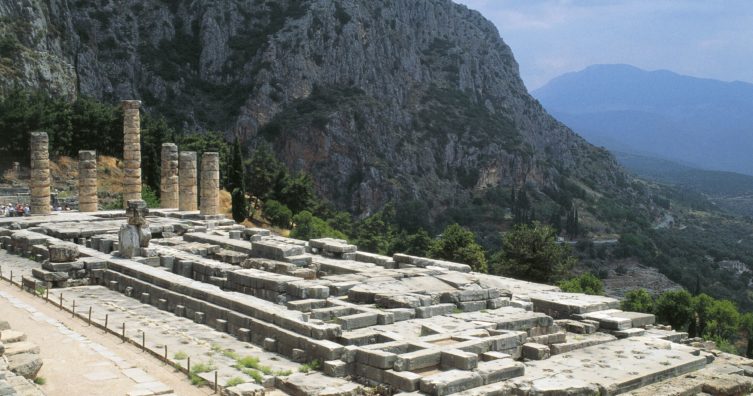 El templo de Apolo en Delfos